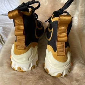 Nike React  Theioth
